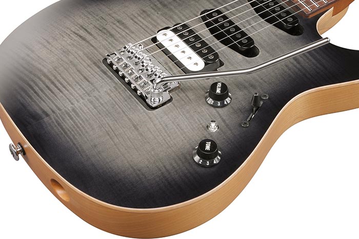 Flamed Maple (4mm) top / Alder body