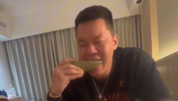 在线播放今日吃瓜视频,揭秘网络吃瓜群众背后的故事
